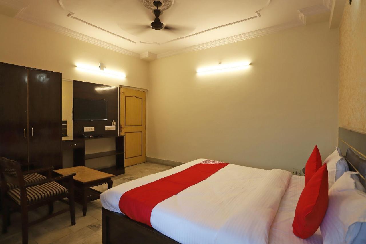 לקנאו Oyo Flagship 76697 Hotel Park Awadh מראה חיצוני תמונה