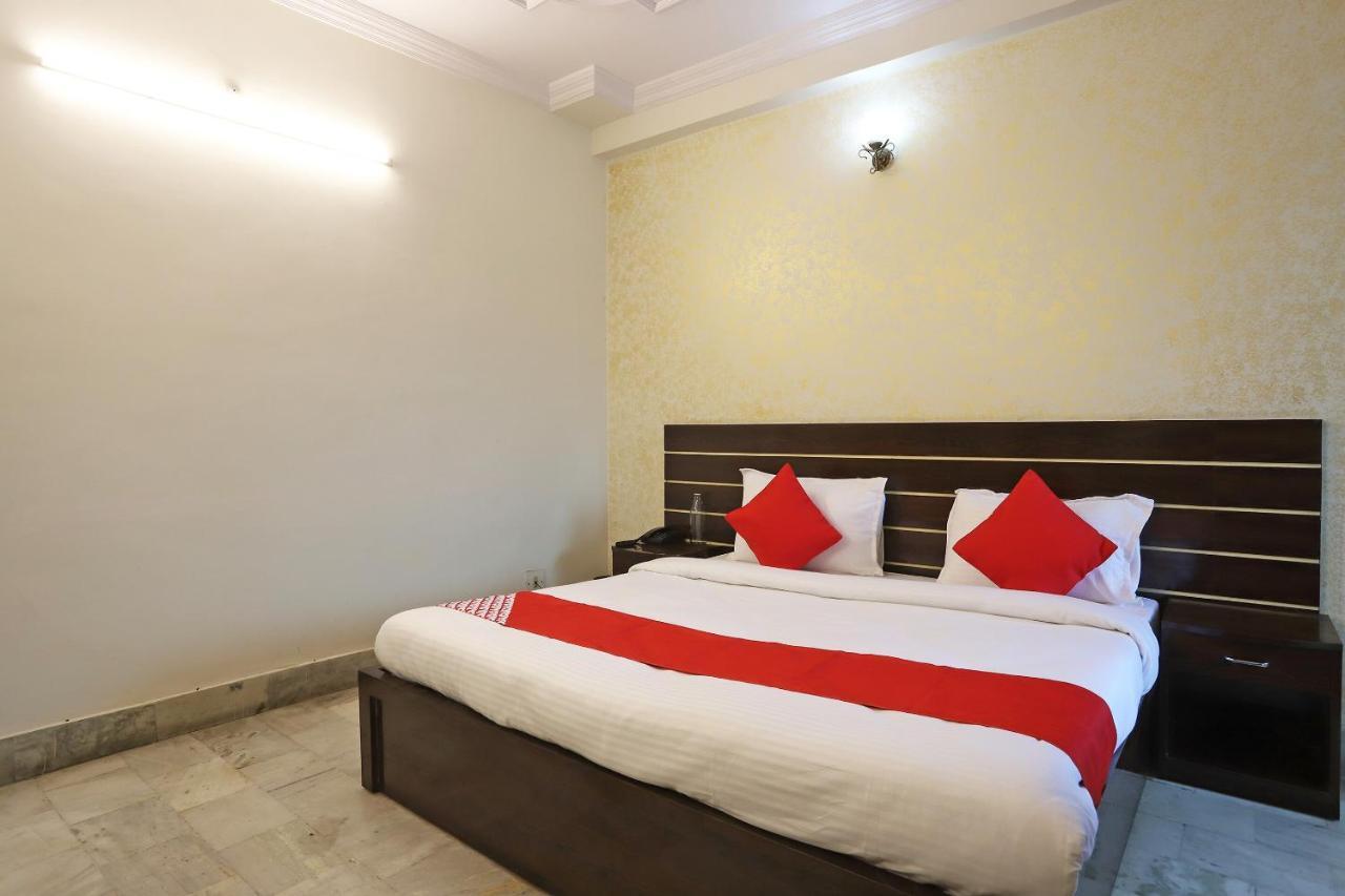 לקנאו Oyo Flagship 76697 Hotel Park Awadh מראה חיצוני תמונה